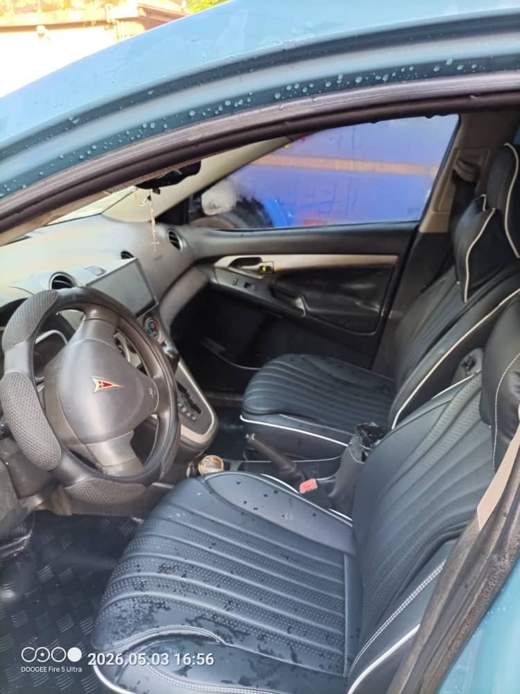 Pontiac Vibe 2010 model 3